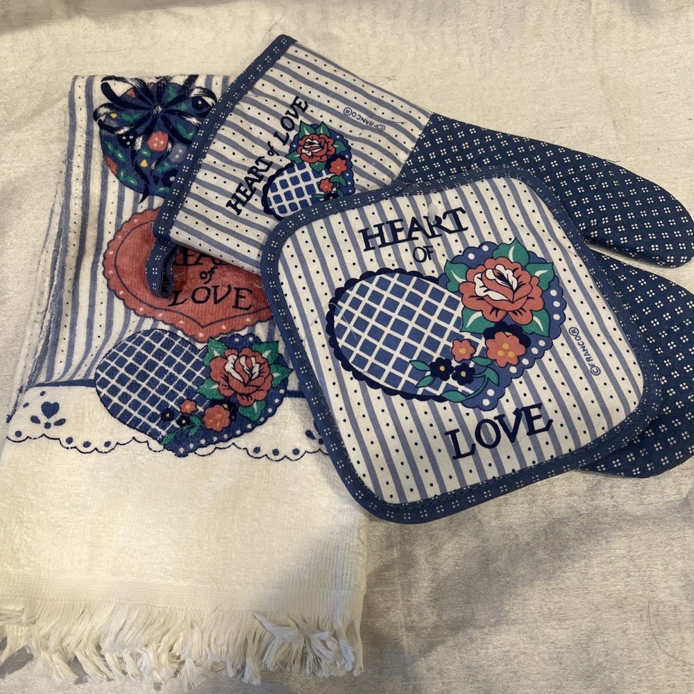 Vtg 3pc Hearts Of Love Roses Pastels Kitchen Hand & Dish Towel -2 pot Holder NOS